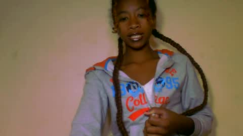 Snapshot of milennah chatting on June 23, 8:01 am milennah online show from June 23, 8:01 am