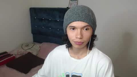 milesxoxo6969 online show from October 18, 8:42 pm