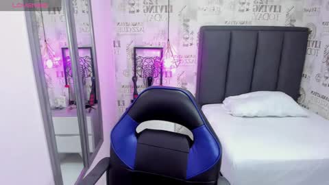 MILEY  online show from January 21, 12:29 pm