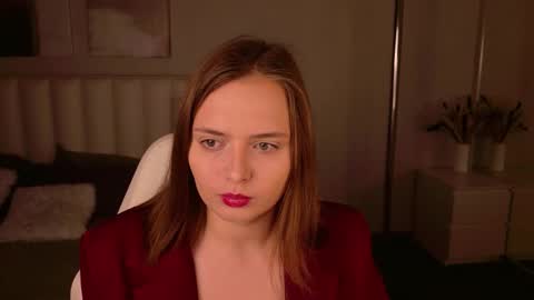 mileylovelyx online show from November 18, 8:30 am