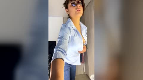 Snapshot of milf__pretty chatting on June 2, 1:13 pm Melissa online show from June 2, 1:13 pm
