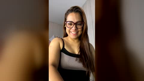 Snapshot of milf__pretty chatting on June 10, 12:48 pm Melissa online show from June 10, 12:48 pm