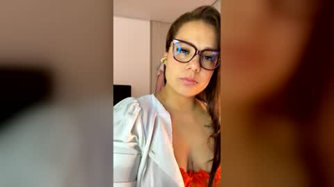 Snapshot of milf__pretty chatting on June 19, 8:12 pm Melissa online show from June 19, 8:12 pm