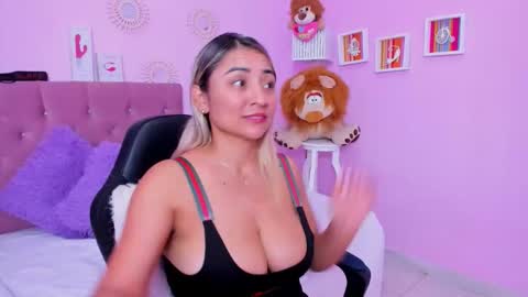 Antonella online show from April 10, 1:27 pm