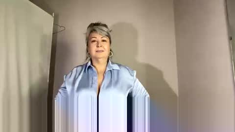 Snapshot of milf_charlotty chatting on January 17, 1:47 am Charlotte online show from January 17, 1:47 am