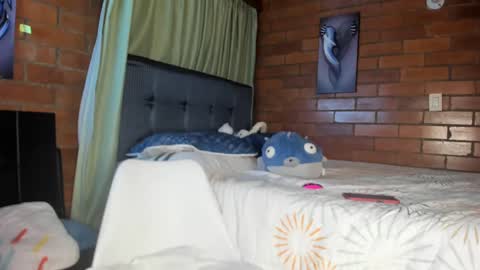 Snapshot of milf_darling chatting on January 31, 1:22 am Victoria online show from January 31, 1:22 am