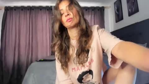 Snapshot of milf_darling chatting on October 30, 7:25 pm Victoria online show from October 30, 7:25 pm