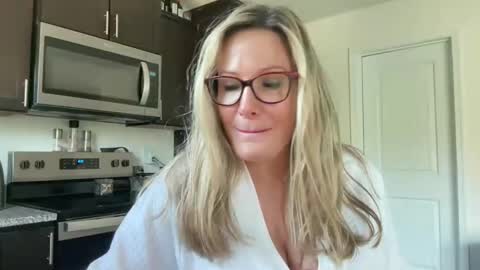 Snapshot of milf_goddess chatting on October 26, 2:34 pm MIlf Goddess online show from October 26, 2:34 pm