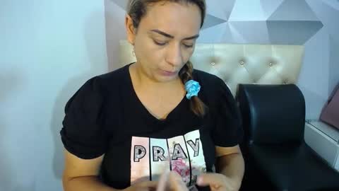 milf_hugeboobs online show from January 6, 10:52 am