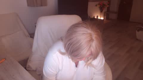 Snapshot of milf_lexxa chatting on October 11, 12:10 am Sarrahkenda online show from October 11, 12:10 am