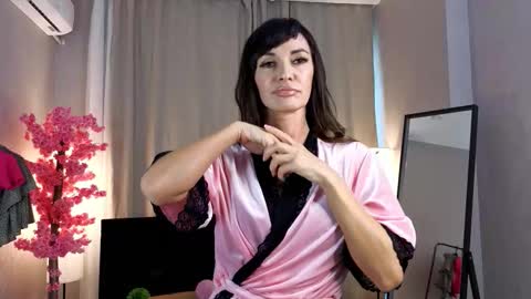Snapshot of milf_mamyy chatting on October 10, 7:18 am Filicia online show from October 10, 7:18 am