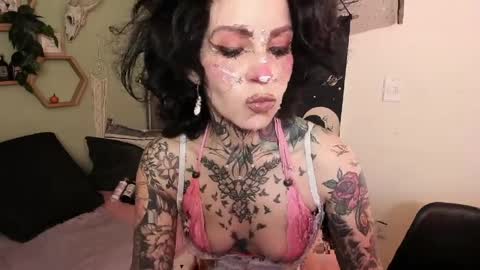 Isabella online show from April 7, 1:22 pm