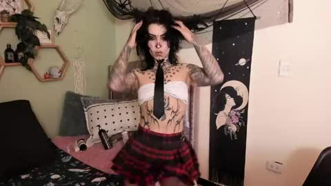 Isabella online show from April 23, 1:35 pm