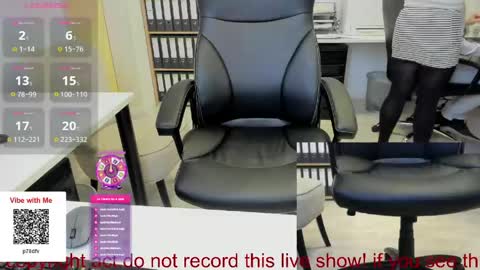 Snapshot of milf_viktoria chatting on May 25, 10:21 am Viktoria online show from May 25, 10:21 am