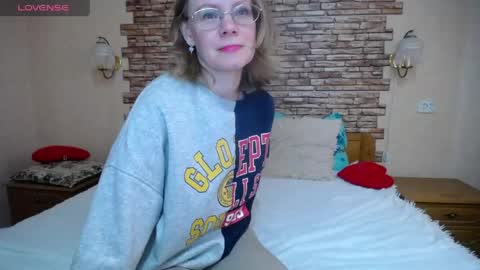 Snapshot of milfaolla chatting on May 4, 3:52 pm Elen online show from May 4, 3:52 pm