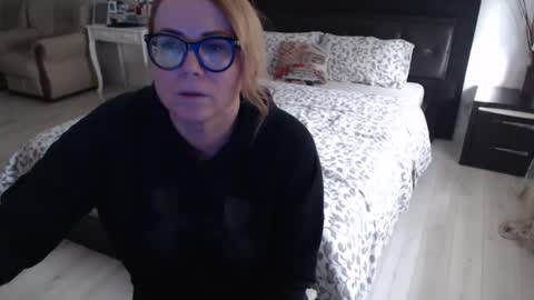 milfa online show from February 15, 7:38 am