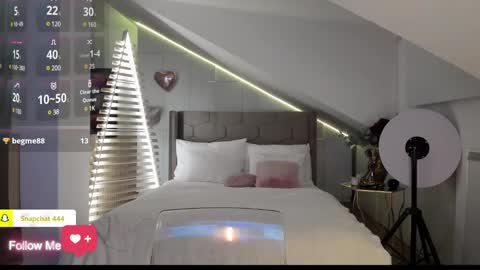 Snapshot of milfblondy chatting on February 28, 11:56 pm Ingrid online show from February 28, 11:56 pm