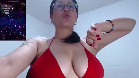 Snapshot of milfcamila367608 chatting on November 25, 5:18 am camila online show from November 25, 5:18 am