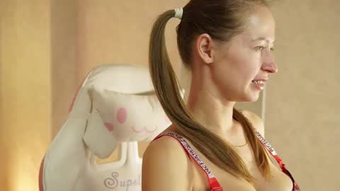 Snapshot of milfcruze chatting on October 14, 1:50 am milfcruze online show from October 14, 1:50 am