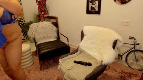 MilfElla online show from February 17, 9:08 pm