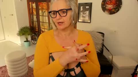 MilfElla online show from February 25, 9:09 am