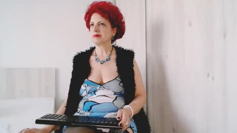 Milfsupreme online show from November 24, 1:00 pm