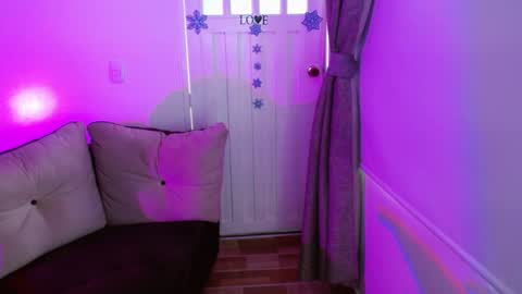 Snapshot of milfrosalie chatting on January 29, 12:56 pm Rosalie  online show from January 29, 12:56 pm