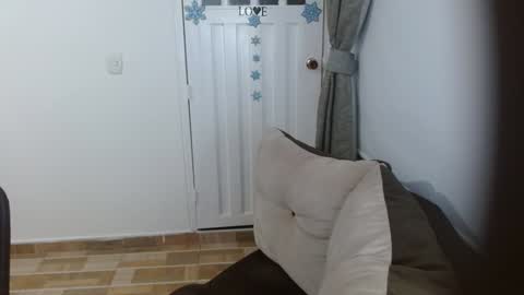 Snapshot of milfrosalie chatting on February 3, 7:29 am Rosalie  online show from February 3, 7:29 am