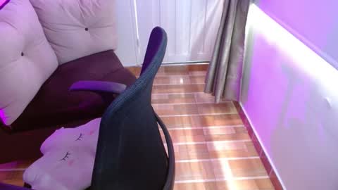 Snapshot of milfrosalie chatting on February 13, 3:56 pm Rosalie  online show from February 13, 3:56 pm