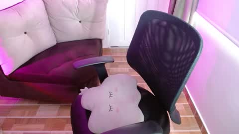 Snapshot of milfrosalie chatting on February 20, 6:46 pm Rosalie  online show from February 20, 6:46 pm