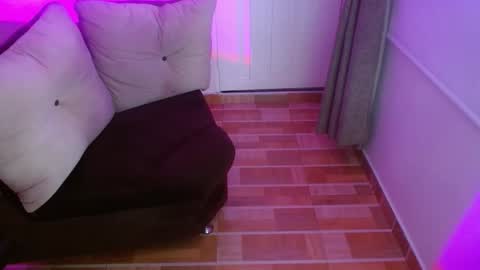 Snapshot of milfrosalie chatting on October 7, 11:29 am Rosalie  online show from October 7, 11:29 am