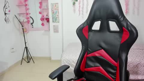 mili_fit11 online show from October 10, 2:27 pm