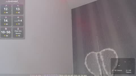 Snapshot of milker_amira chatting on December 6, 4:28 pm Amira online show from December 6, 4:28 pm