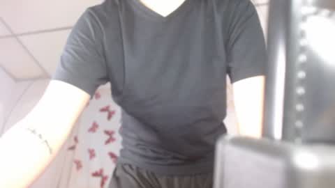 Snapshot of milker_amira chatting on December 23, 4:50 pm Amira online show from December 23, 4:50 pm