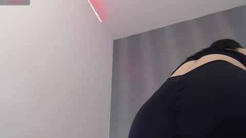 Snapshot of milker_amira chatting on February 10, 3:53 pm Amira online show from February 10, 3:53 pm