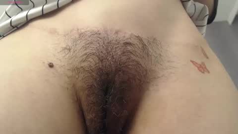 Snapshot of milker_amira chatting on February 20, 1:51 pm Amira online show from February 20, 1:51 pm