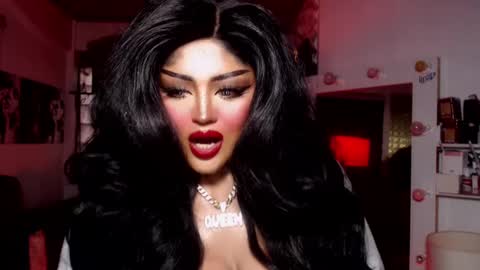 milkshakelavinia online show from January 6, 4:15 am