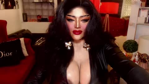 milkshakelavinia online show from January 14, 5:40 am