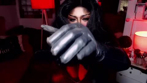 milkshakelavinia online show from January 20, 8:30 am