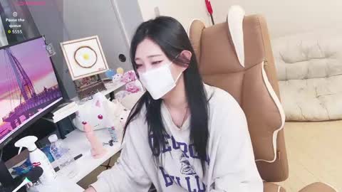 Snapshot of milksola chatting on May 12, 10:34 am milksola online show from May 12, 10:34 am