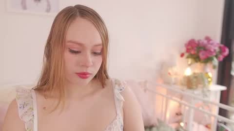 milky_0 online show from April 13, 5:29 pm