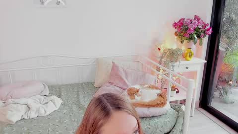 milky_0 online show from April 18, 7:58 pm