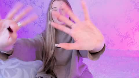 Vivian online show from December 18, 11:34 am