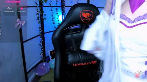 Snapshot of milkycute chatting on February 8, 9:57 pm milky cute online show from February 8, 9:57 pm
