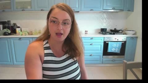 Snapshot of milkykandy chatting on September 13, 10:15 am Livia online show from September 13, 10:15 am