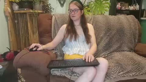 Peach Doll online show from January 3, 10:40 pm