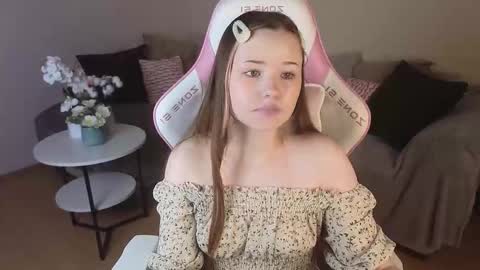 Ula online show from November 8, 4:51 pm