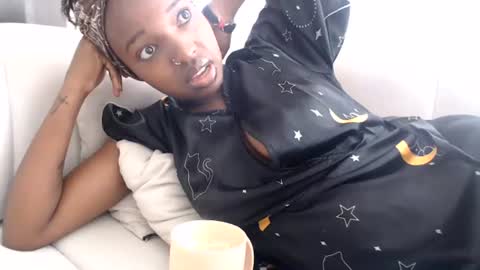 Snapshot of milla_armani chatting on June 21, 9:45 am milla_armani online show from June 21, 9:45 am