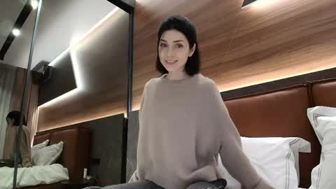 milla bella online show from April 28, 6:35 pm