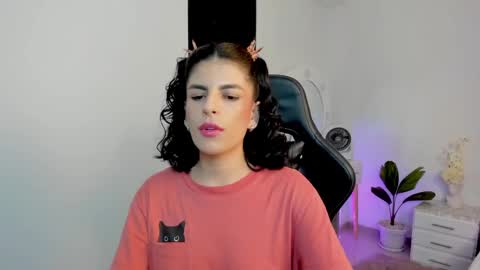 Snapshot of milla_pixxie chatting on December 22, 10:17 am Milagros online show from December 22, 10:17 am